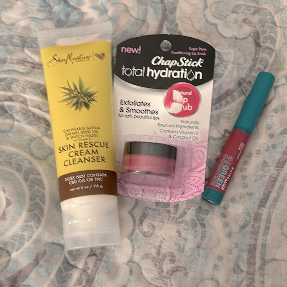 🌼Beauty bundle cream cleanser, exfoliating ball and lip blush